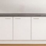 Modern wit keukenblok met beton grafietgrijs werkblad