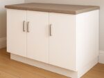 Zijaanzicht keukenblok 180 cm, lava antraciet blad en witte kasten