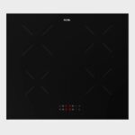 Zwarte ETNA inductiekookplaat met vier kookzones, kruisvormige zone-aanduidingen en een centraal digitaal bedieningspaneel met rode LED-indicatie.