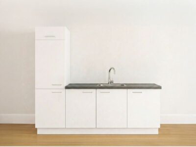 Witte keuken 240 cm met inbouwkoelkast, spoelbak en kraan