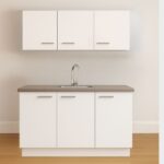 Keukenblok 180 cm met hangkasten en spoelbak en kraan.