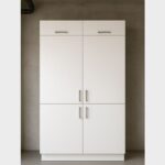 Twee witte hoge bijkeukenkasten van 195 cm hoog en 60 cm breed