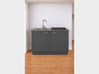 Kleur grafiet, levertijd 4-6 weken. Complete keuken met inductiekookplaat, koelkast, spoelbak en kraan — Plug & Cook, geen installateur nodig.