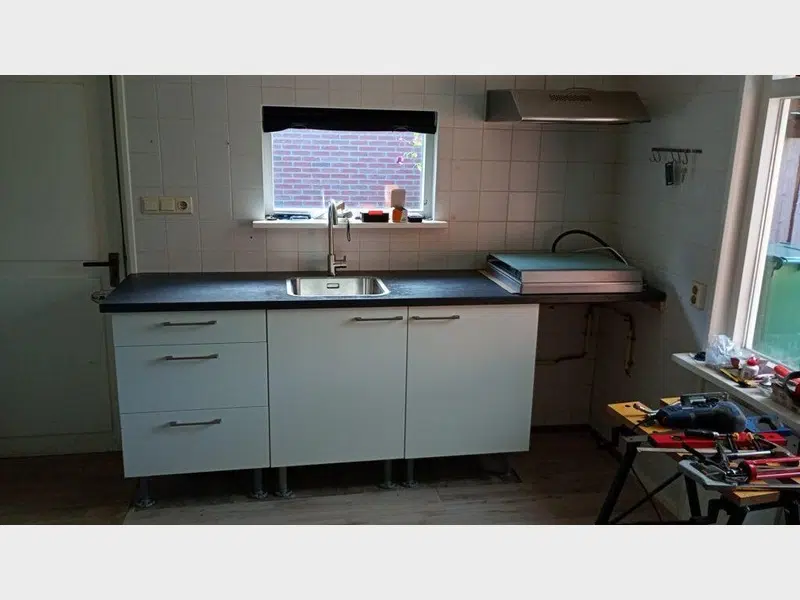 Wit keukenblok in actie