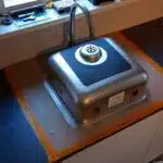Spoelbak die wordt ingelegd